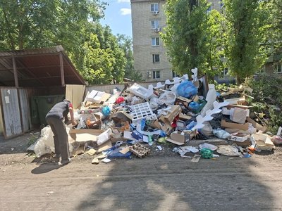 Жители улицы Народная напоминают Департаменту ЖКХ о проблеме с мусором