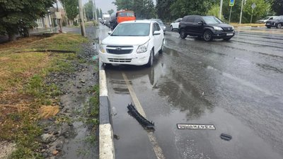 На улице Гагарина в Новочеркасске водитель  дважды попала в ДТП — фото 4