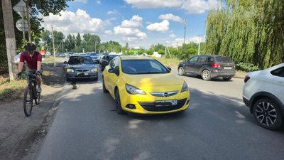 В Новочеркасске КамАЗ спровоцировал ДТП с участием трёх автомобилей — фото 2