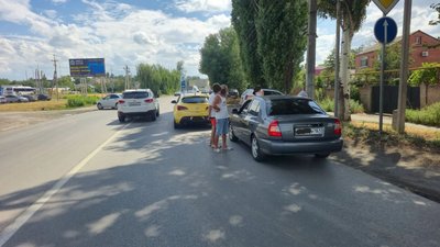 В Новочеркасске КамАЗ спровоцировал ДТП с участием трёх автомобилей — фото 3