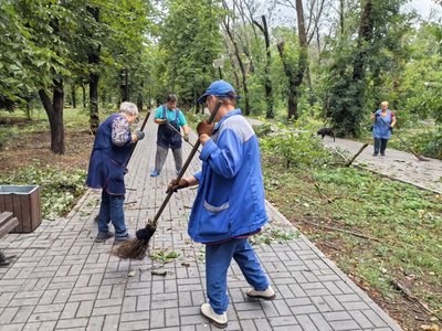 В Новочеркасске жители вышли на субботник после разгула стихии — фото 4