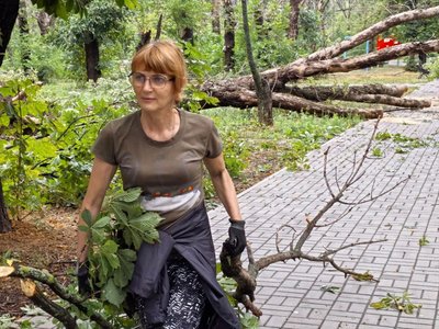 В Новочеркасске жители вышли на субботник после разгула стихии — фото 7