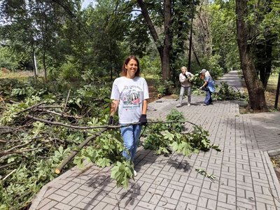 В Новочеркасске жители вышли на субботник после разгула стихии — фото 8