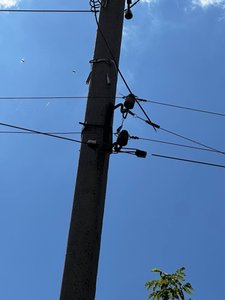 На Ефремова 48 третий день лежат оголённые провода — фото 2