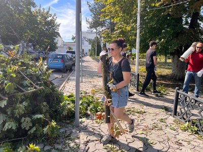 В Новочеркасске продолжается ликвидация последствий урагана, который нанёс серьёзный ущерб городу — фото 6