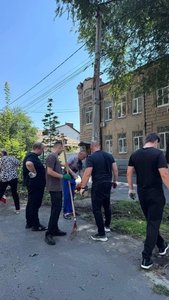 В Новочеркасске продолжаются работы по устранению последствий сильного урагана, который обрушился... — фото 2