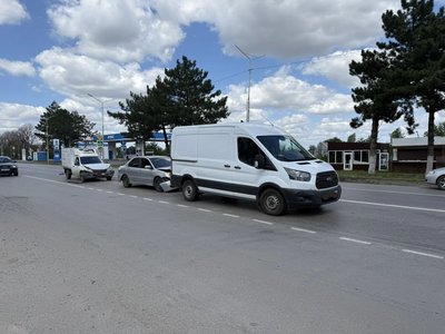В Новочеркасске на Ростовском шоссе произошло ДТП с участием трех автомобилей