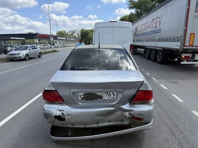 В Новочеркасске на Ростовском шоссе произошло ДТП с участием трех автомобилей — фото 4