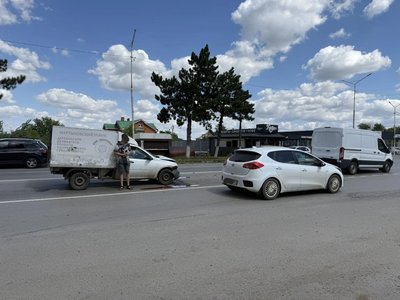 В Новочеркасске на Ростовском шоссе произошло ДТП с участием трех автомобилей — фото 8