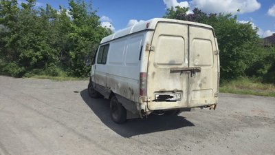 На Сарматской на "зигзаге" встретились Шкода и Газель — фото 3