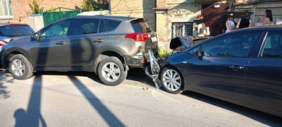 ДТП на перекрестке Просвещения и Пушкинской: Kia после удара собрал ещё две машины — фото 2