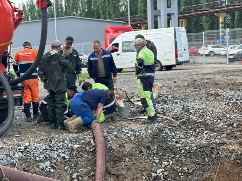 В Новочеркасске водоснабжение не восстановлено в срок — выявлена повторная авария — фото 4