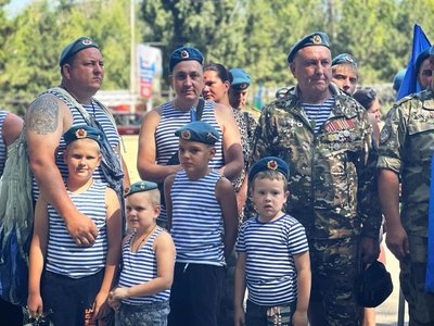 Глава администрации Новочеркасска Павел Исаков поздравил воинов-десантников и ветеранов...