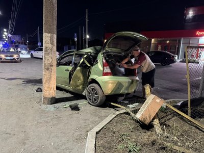 ⚡В Новочеркасске на Харьковском шоссе Citroën врезался в столб: пострадали четыре человека — фото 2