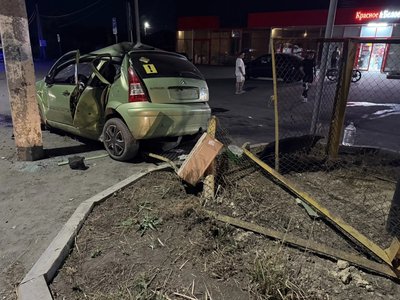 ⚡В Новочеркасске на Харьковском шоссе Citroën врезался в столб: пострадали четыре человека — фото 4