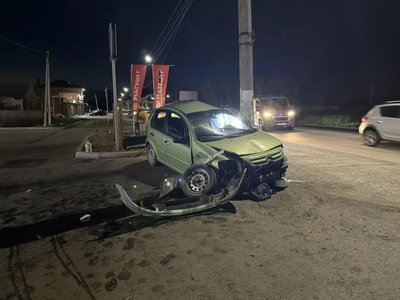 ⚡В Новочеркасске на Харьковском шоссе Citroën врезался в столб: пострадали четыре человека — фото 5