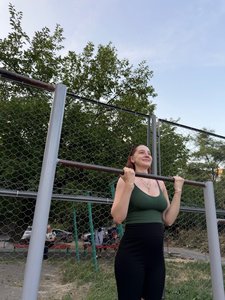 В Новочеркасске во дворе дома №2а на улице Крылова появилась современная спортивная площадка с... — фото 2
