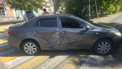 В Новочеркасске на пересечении улиц Комитетской и Атаманской произошло дорожно-транспортное... — фото 4