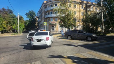 В Новочеркасске на пересечении улиц Комитетской и Атаманской произошло дорожно-транспортное... — фото 6