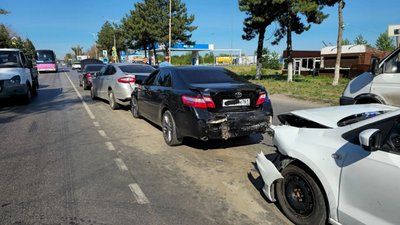 На Новочеркасском шоссе в Аксайском районе произошло массовое ДТП с участием пяти автомобилей — фото 3