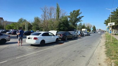 На Новочеркасском шоссе в Аксайском районе произошло массовое ДТП с участием пяти автомобилей — фото 5