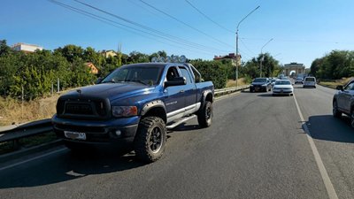 На спуске Герцена в сторону Хотунка произошло ДТП с участием автомобилей Volkswagen и Dodge — фото 2