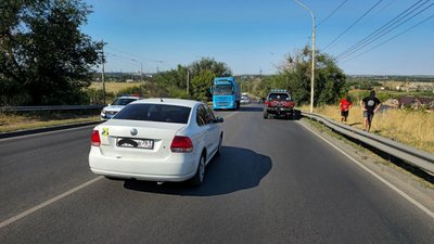 На спуске Герцена в сторону Хотунка произошло ДТП с участием автомобилей Volkswagen и Dodge — фото 4