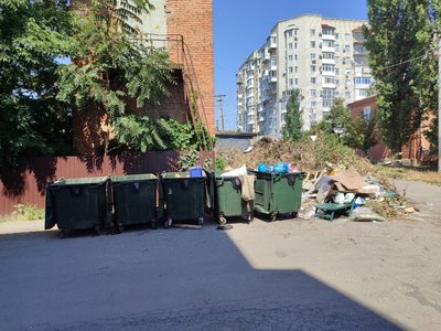 На улице 8 Марта до сих пор лежат последствия урагана — фото 2