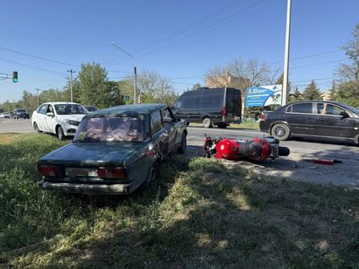 В поселке Персиановский на пересечении улиц Школьной и Мичурина произошло ДТП с участием автомобиля...