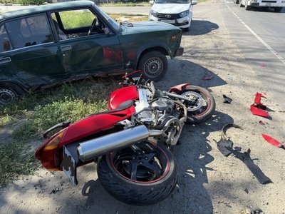 В поселке Персиановский на пересечении улиц Школьной и Мичурина произошло ДТП с участием автомобиля... — фото 2