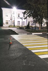 В Новочеркасске на Платовском нанесли разметку пешеходных переходов — фото 2