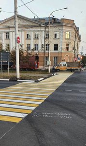 В Новочеркасске на Платовском нанесли разметку пешеходных переходов — фото 3
