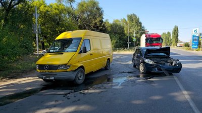 ДТП произошло на Харьковском шоссе, 9 в Новочеркасске — фото 3