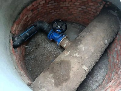 В микрорайоне Ключевое завершено строительство нового участка водопровода в переулке Знакомом — от... — фото 2