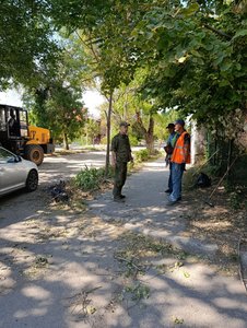 В Новочеркасске прошел субботник на улице Александровской и площади Ермака — фото 2
