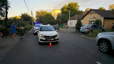 🚨 В Новочеркасске «Гранта» сбила 95-летнюю женщину на улице Народной — фото 3