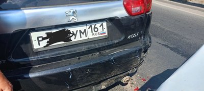 На спуске Герцена в Новочеркасске — получилпсь серьёзная пробка после ДТП — фото 7