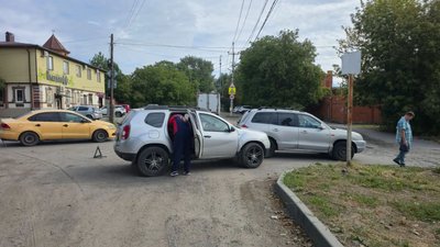 На перекрёстке улиц Бакунина и Первомайской произошло ДТП — фото 6