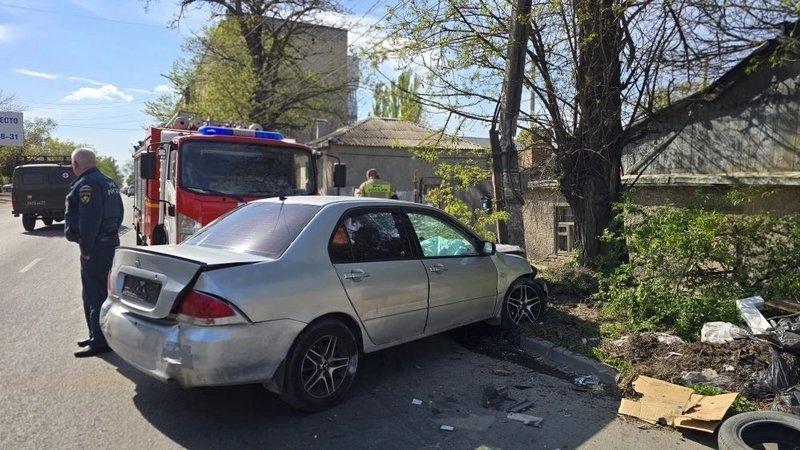Пилот команды Митсубиси и его девушка - штурман не справились с управлением на прямом участке... — фото 4