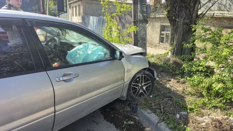 Пилот команды Митсубиси и его девушка - штурман не справились с управлением на прямом участке... — фото 5