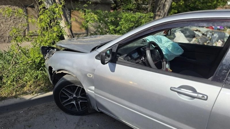 Пилот команды Митсубиси и его девушка - штурман не справились с управлением на прямом участке... — фото 9