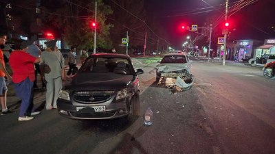 Авария произошла на перекрёстке улиц Первомайской и Энгельса — фото 3