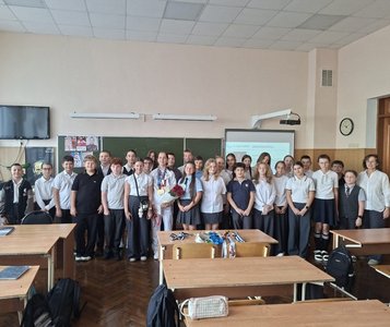 В Новочеркасске состоялась вдохновляющая встреча учеников 6-го «Г» класса школы № 1 с трёхкратной... — фото 3