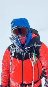 Флаг Новочеркасска подняли на вершину Эльбруса — фото 3