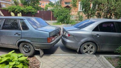 На улице Лебедя произошло дорожно-транспортное происшествие с участием трёх автомобилей — фото 3