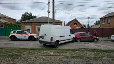 🚗 На Щорса автомобиль без водителя врезался в припаркованную машину — фото 2