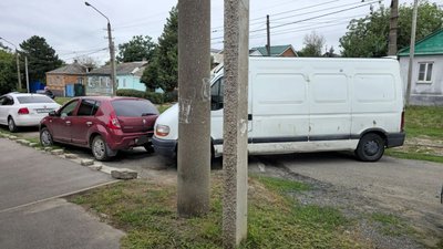🚗 На Щорса автомобиль без водителя врезался в припаркованную машину — фото 4