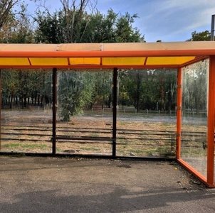 В Новочеркасске продолжается уборка городских улиц и обновление остановочных комплексов — фото 3