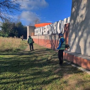 В Новочеркасске продолжается уборка городских улиц и обновление остановочных комплексов — фото 4