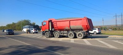 В Октябрьском районе, в посёлке Персиановский, на повороте в сторону дивизии произошло ДТП с... — фото 2